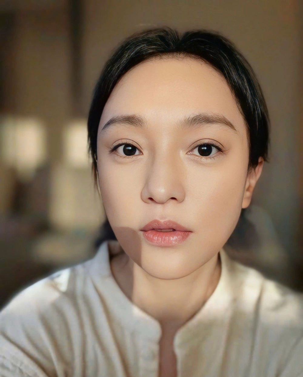 Châu Tấn phốt, hiếm vướng ồn ào giữ hình ảnh chuyên nghiệp