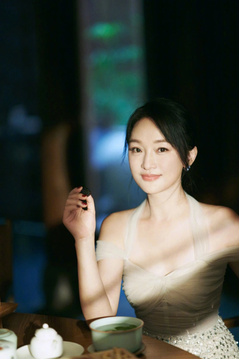 Châu Tấn sinh năm bao nhiêu, cô sinh năm 1974 tại Hàng Châu