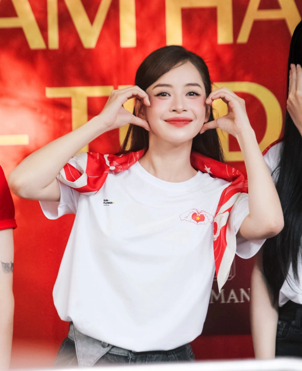 Chi Pu karaoke với nhiều ca khúc hot đình đám