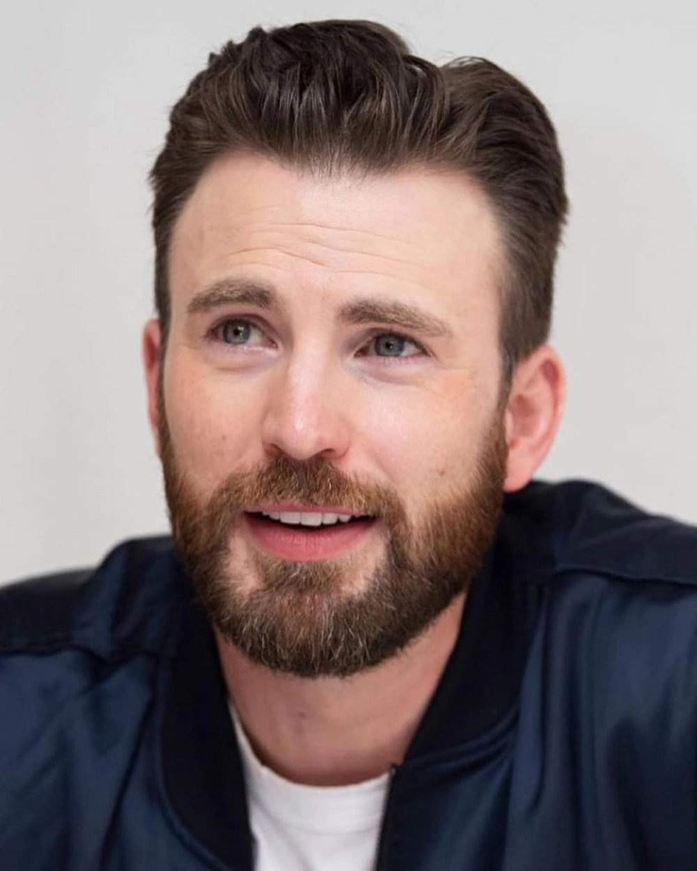 Chris Evans and wife chuyện tình khiến fan ngưỡng mộ