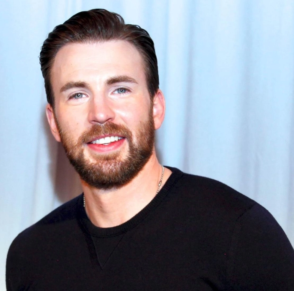 Chris Evans dj bất ngờ thử sức trong âm nhạc