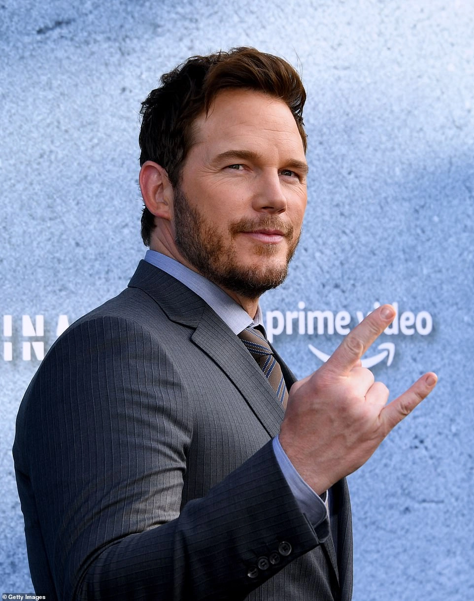 Chris Pratt gây sốt với loạt ảnh đời thường hiếm hoi
