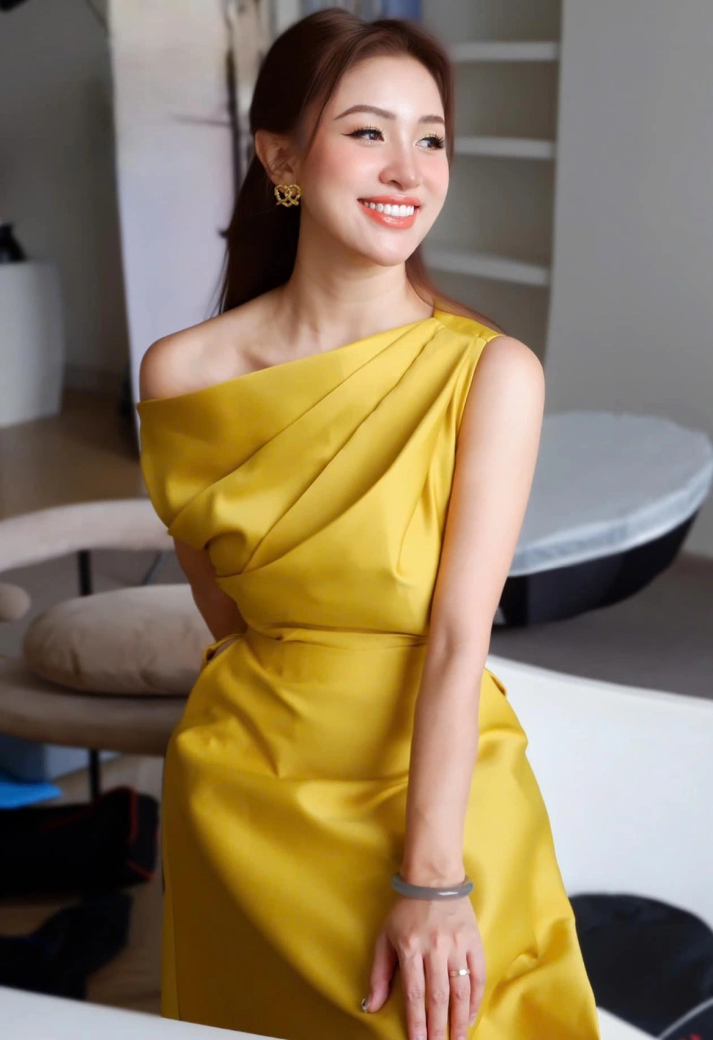 Gai xinh nhat viet nam (Gái xinh nhất Việt Nam) và nhan sắc biểu tượng