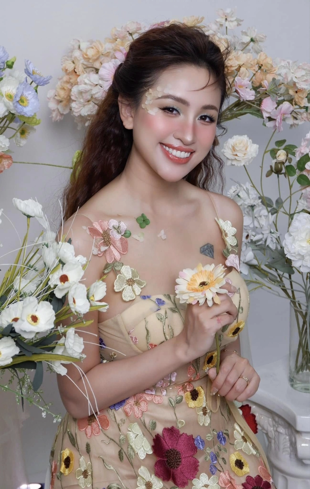 Gai viet nam xinh (Gái Việt Nam xinh) và vẻ đẹp dịu dàng, đằm thắm