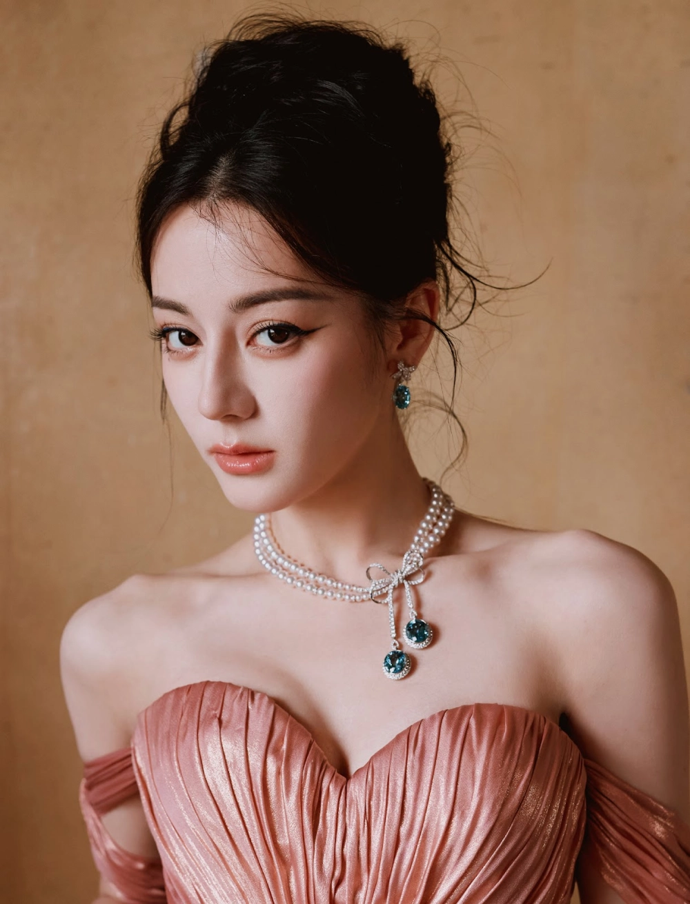 Tin tức về Địch Lệ Nhiệt Ba trở thành tâm điểm truyền thông