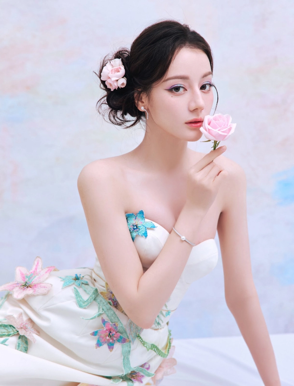 Phim của Địch Lệ Nhiệt Ba đạt thành tích nổi bật trên màn ảnh