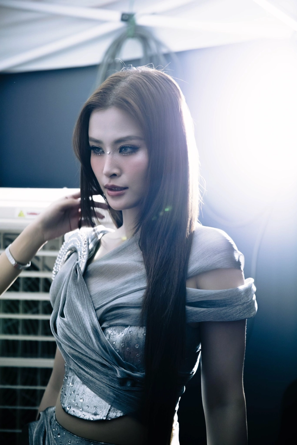 Bài hát của Đông Nhi luôn lọt top thịnh hành Vpop