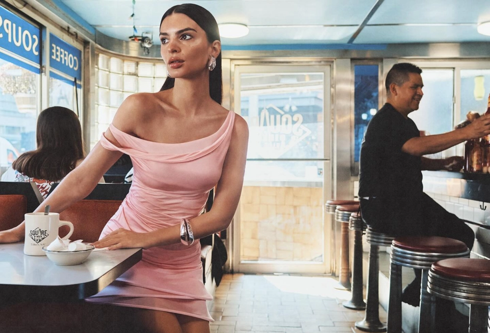 Emily Ratajkowski Blurred Lines biểu tượng gợi cảm một thời