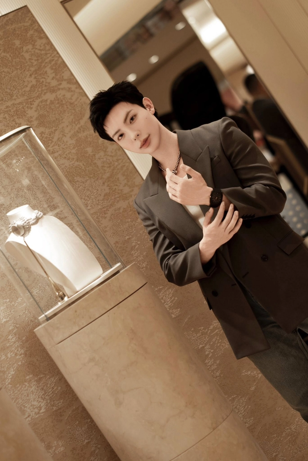 Ca sĩ Erik mang giọng hát đầy cảm xúc đặc trưng