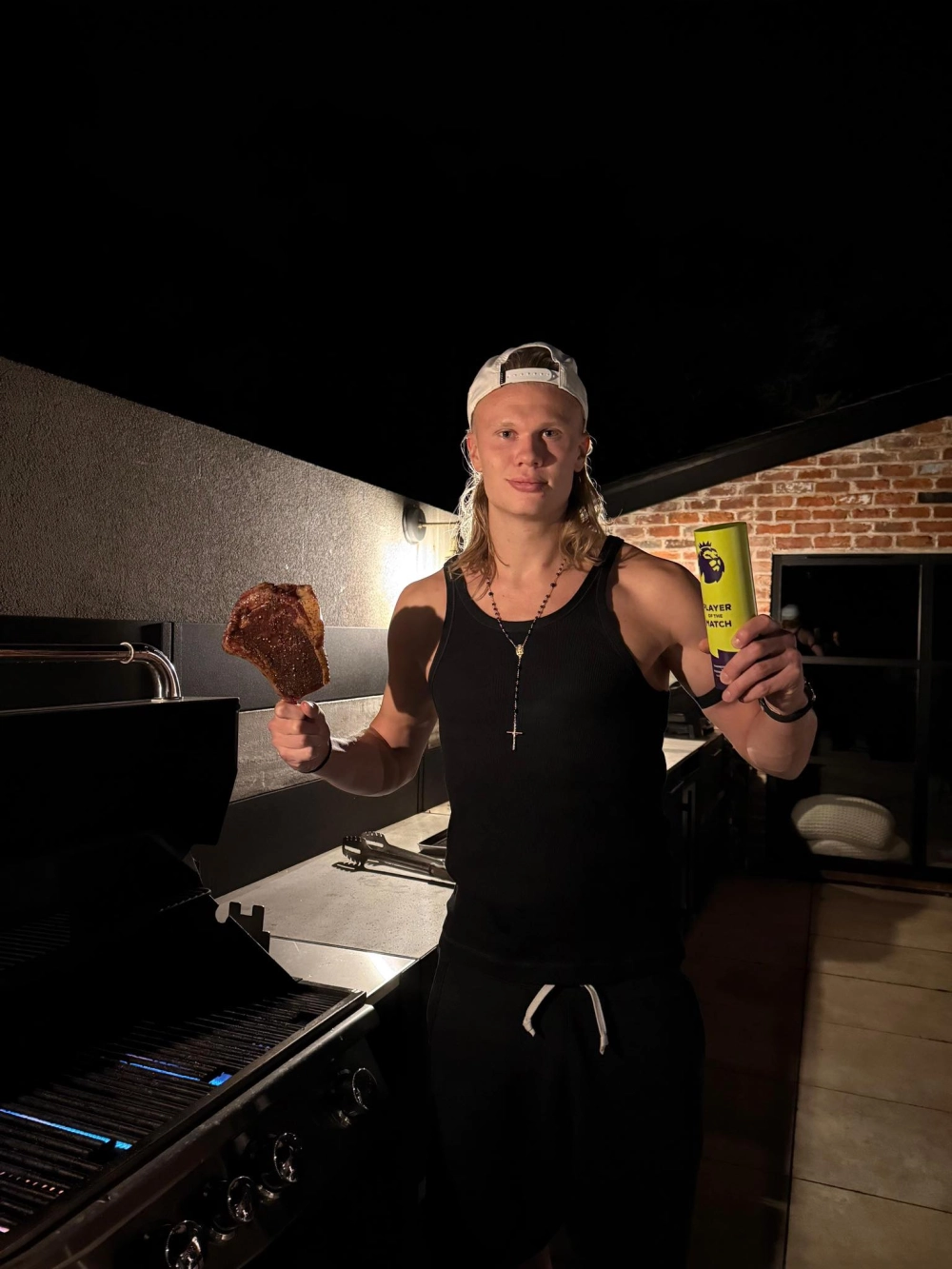 Erling Haaland height cao 1m94 lý tưởng cho tiền đạo