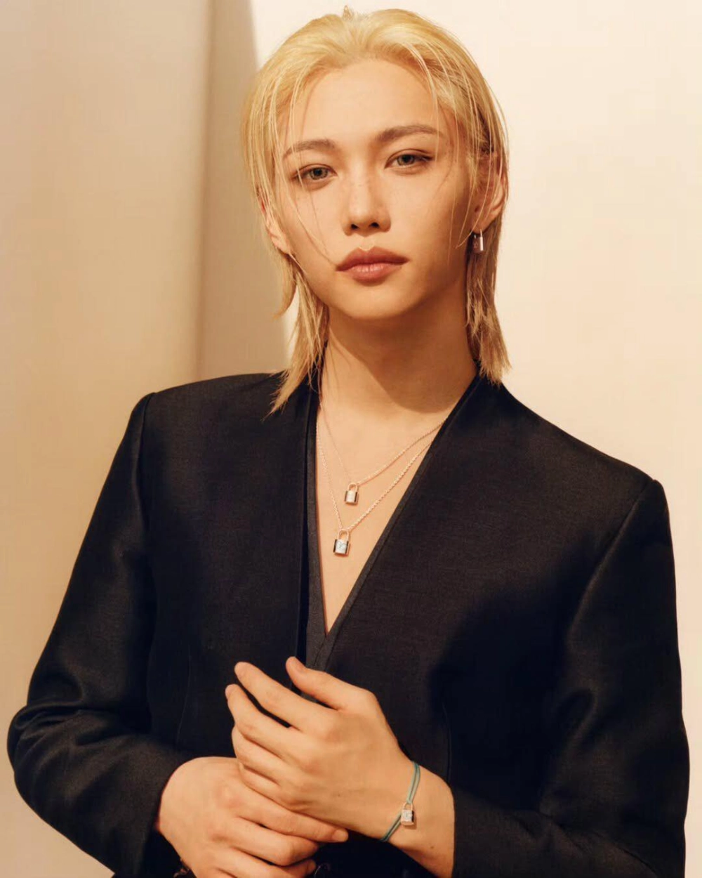 Felix Stray Kids visual được ca ngợi với gương mặt sáng bừng sân khấu