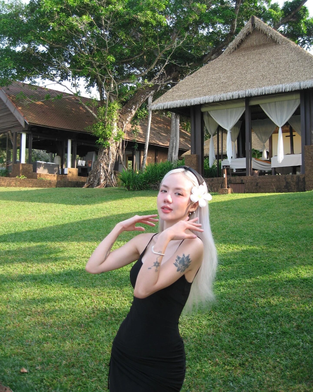 Ảnh mạng con gái đẹp và góc nghiêng thần thánh