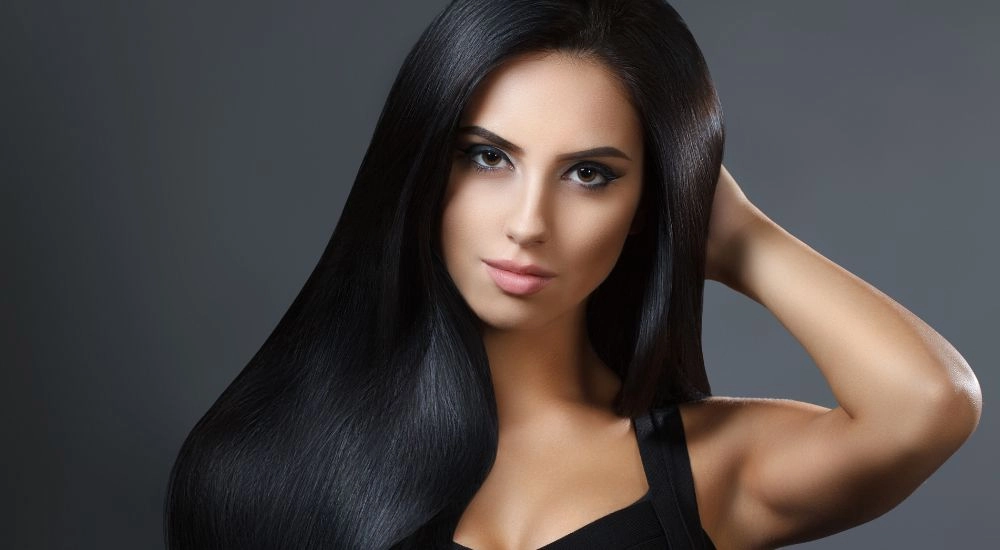 Gái xinh tóc dài dễ thương và nụ cười tỏa nắng rạng rỡ