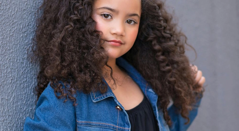 Gái cute tóc dài và phong cách nàng thơ lãng mạn