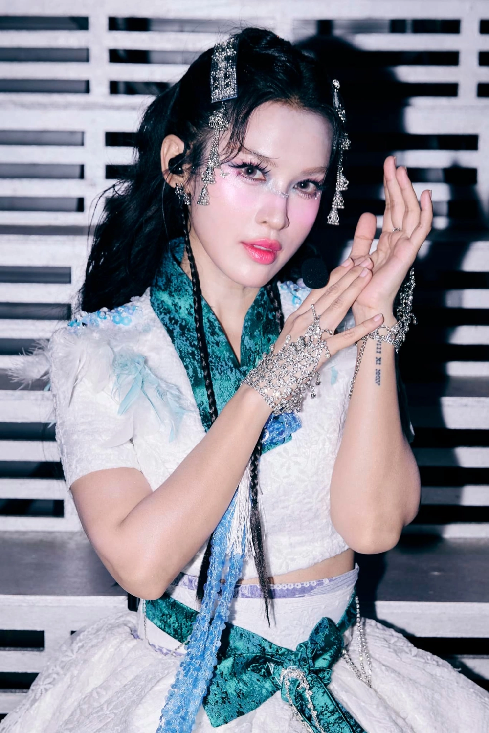 Hình ảnh cô gái dễ thương trong bộ váy công chúa