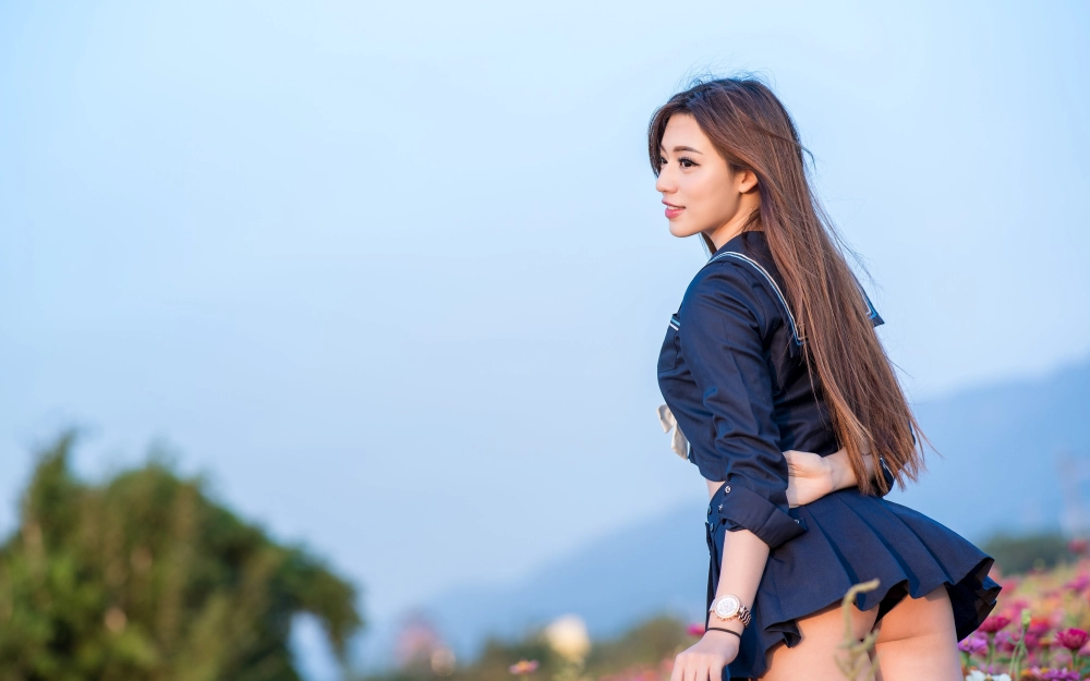 Gái xinh váy ngắn sexy và vẻ đẹp nóng bỏng, đầy quyến rũ