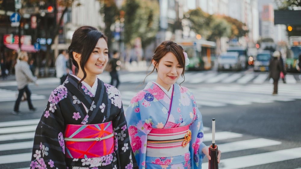 Ảnh cô gái Nhật Bản và nụ cười tỏa nắng, rạng rỡ