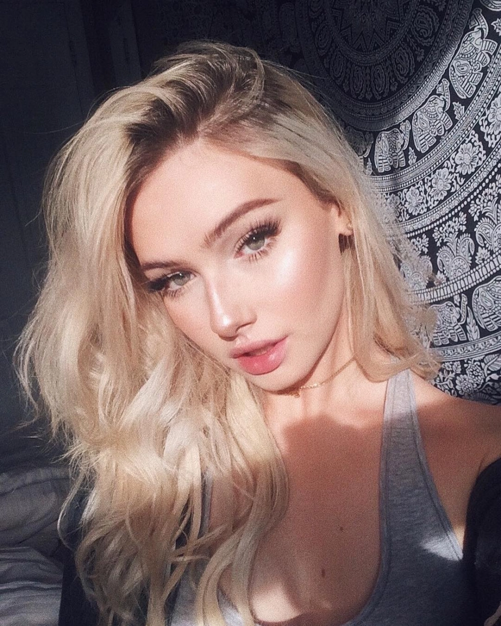 Ảnh hot girl Tây trên TikTok và những video bắt trend triệu view