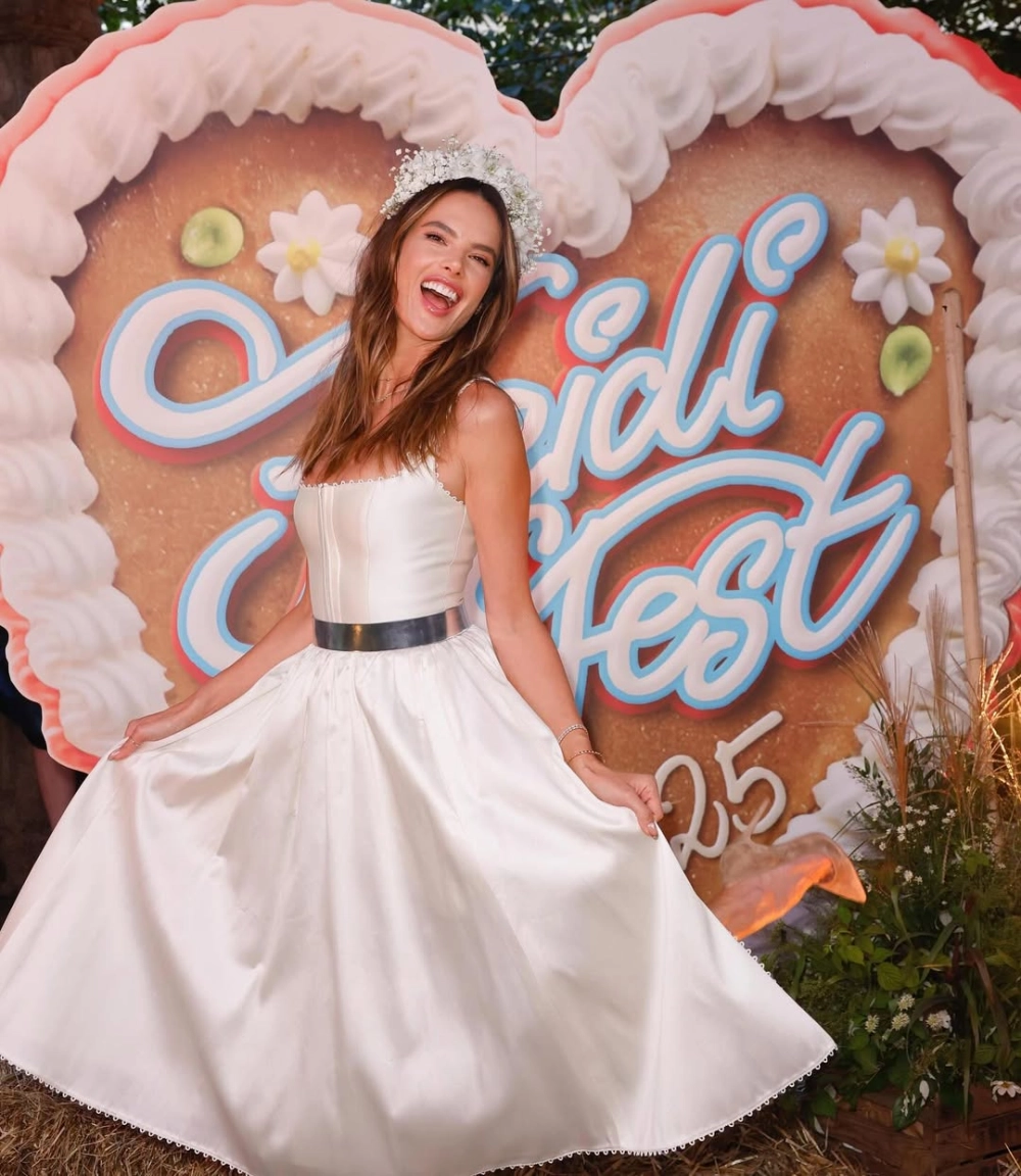 Ảnh gái xinh châu âu sexy và thần thái đầy quyến rũ