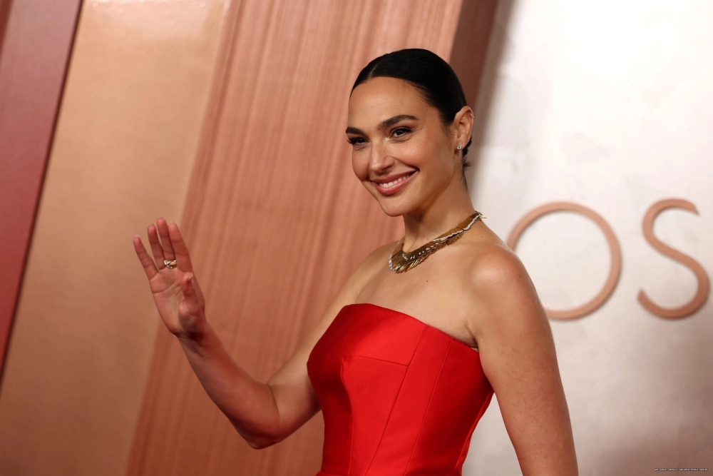 Gal Gadot minh tinh nổi bật với nhan sắc cuốn hút