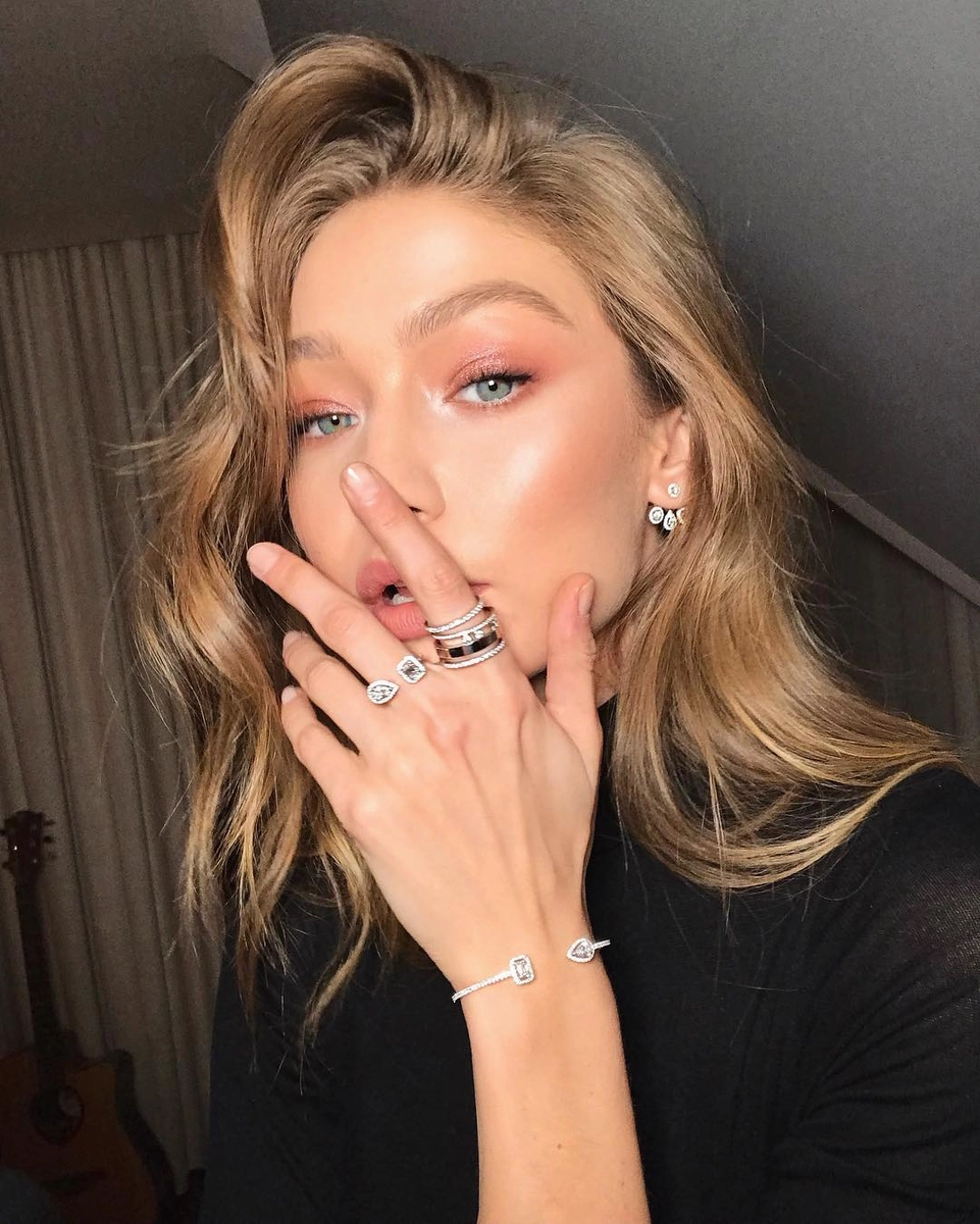 Gigi Hadid Bradley Cooper bị bắt gặp hẹn hò bí mật