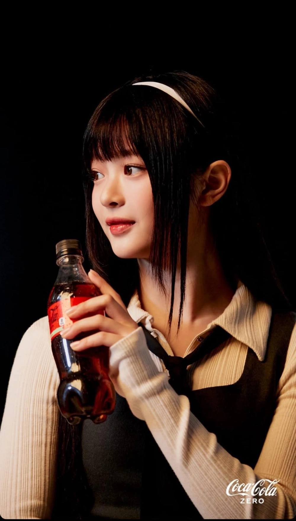 Hanni NewJeans tỏa sáng với thần thái cuốn hút trên sân khấu