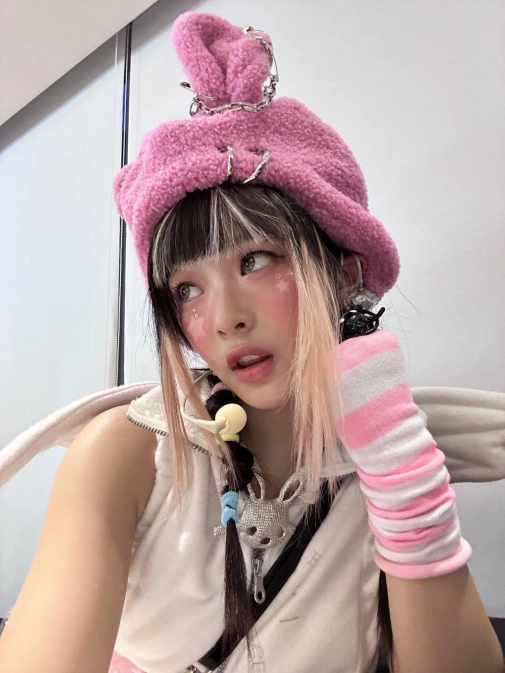 Hanni NewJeans Cali chuyến đi ghi lại nhiều khoảnh khắc thú vị