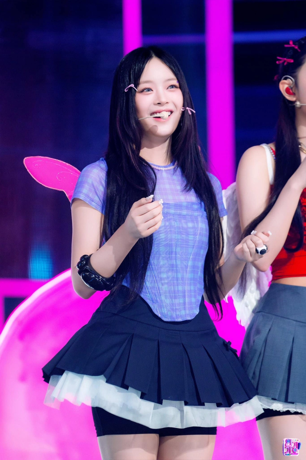 Hanni New Jeans style đa dạng từ dễ thương đến cá tính