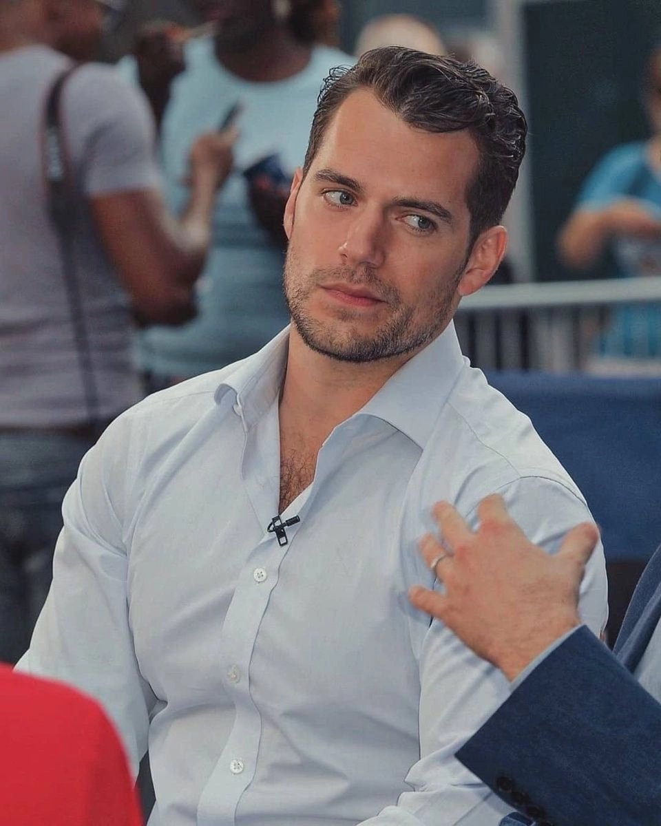 Henry Cavill wife xuất hiện cùng nam tài tử trong sự kiện lớn