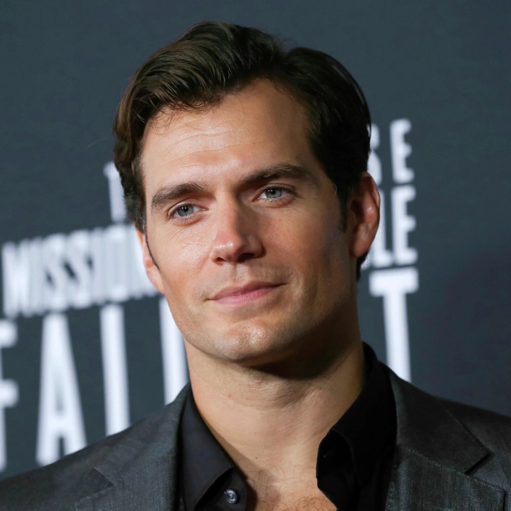 Henry Cavill height chính thức được công bố khiến fan choáng ngợp