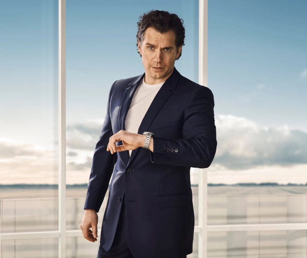 Henry Cavill brother lộ diện với ngoại hình không kém cạnh anh trai