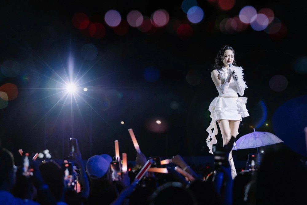 Hiền Hồ karaoke lựa chọn quen thuộc trên mọi sân khấu