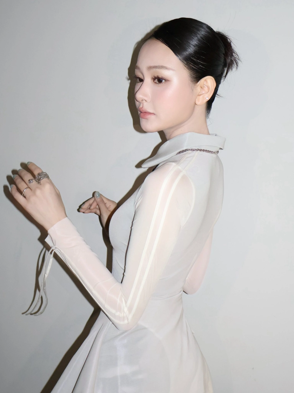 Hiền Hồ cover tạo nên màu sắc mới cho ca khúc quen thuộc