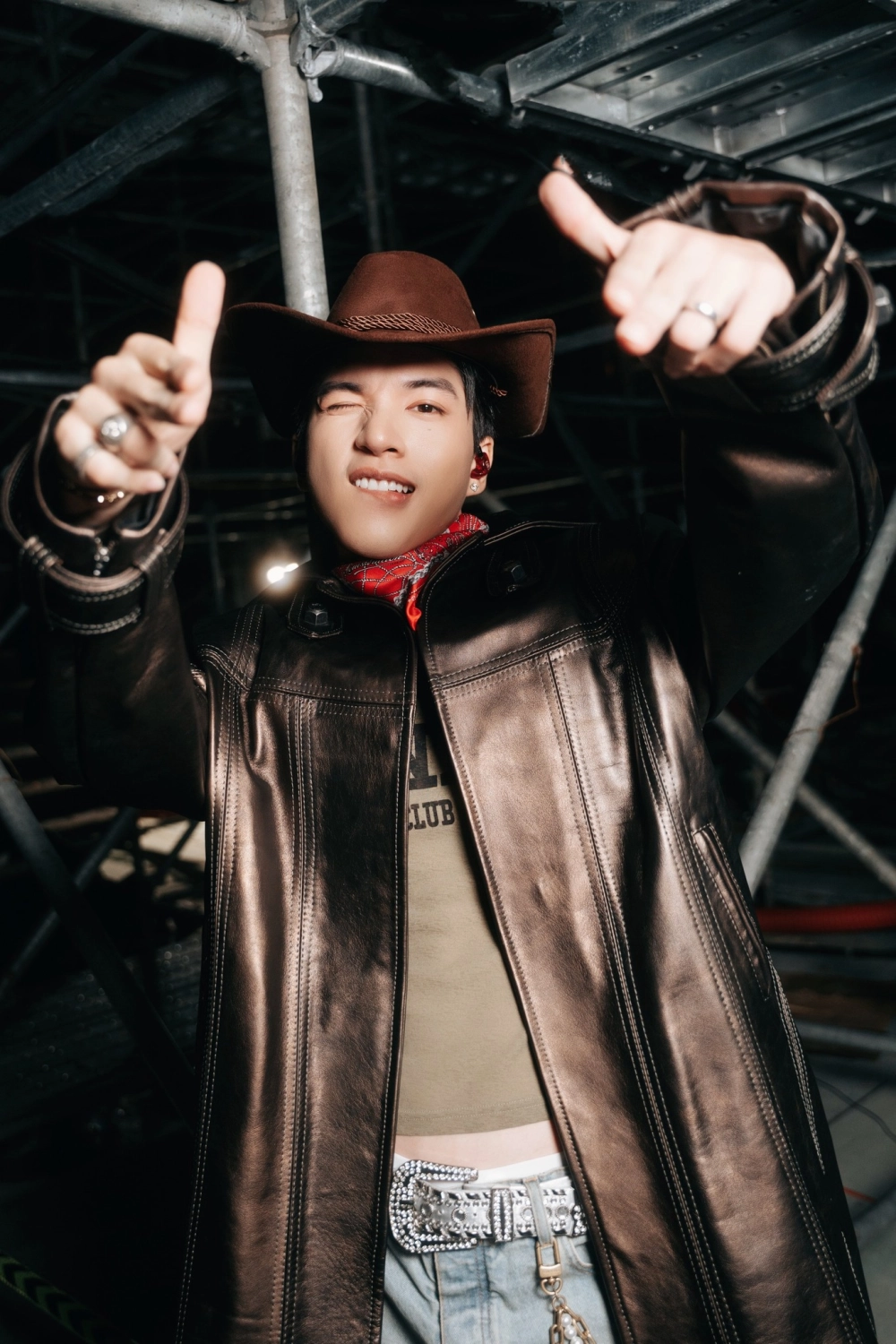 Hiếu Thứ Hai sinh năm bao nhiêu, anh sinh năm 1999