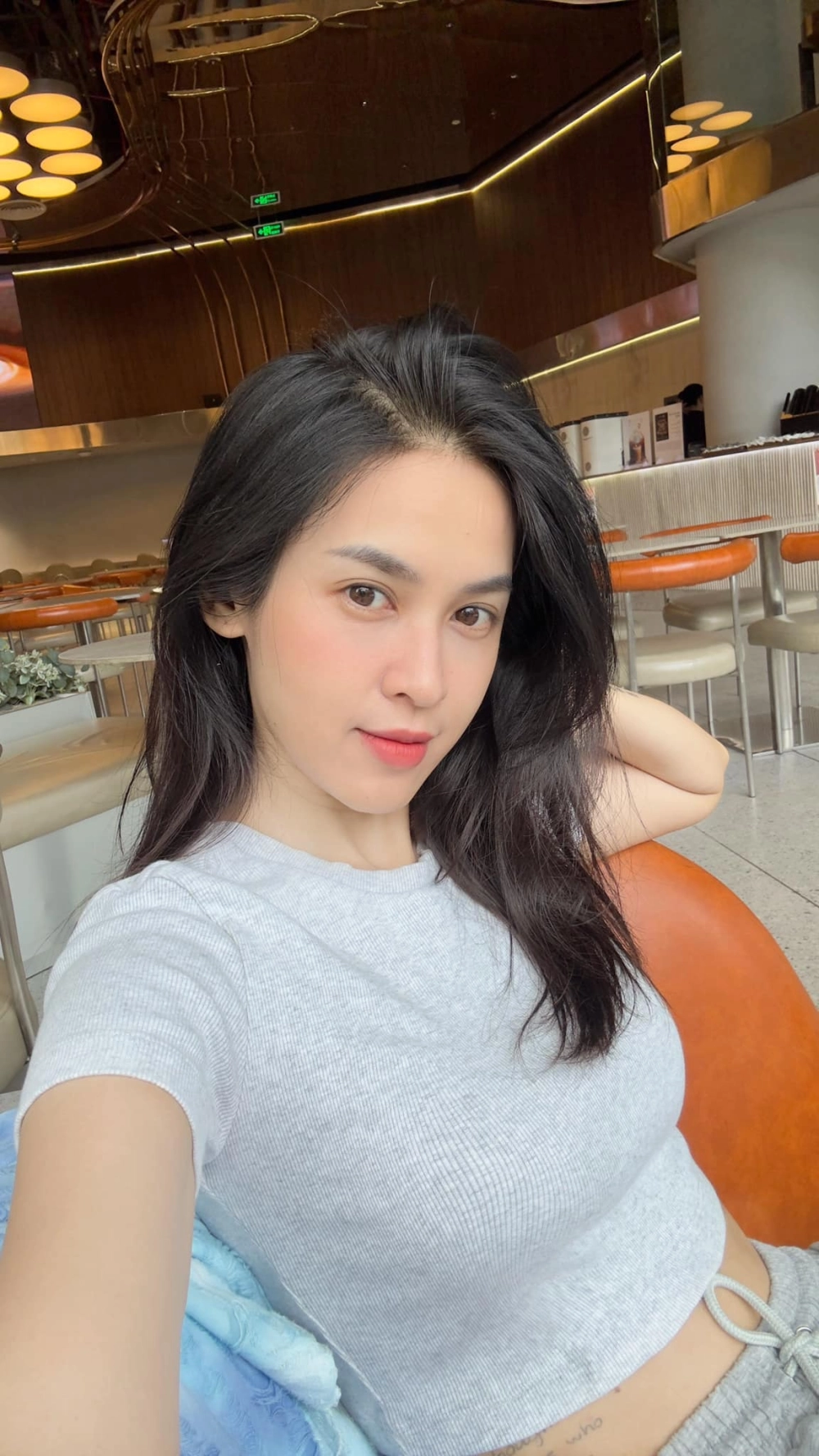 Ảnh gái xinh làm ảnh đại diện cho trang cá nhân thêm xinh