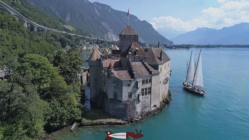 Thư giãn cùng phong cảnh nước Thụy Sĩ trong xanh mát