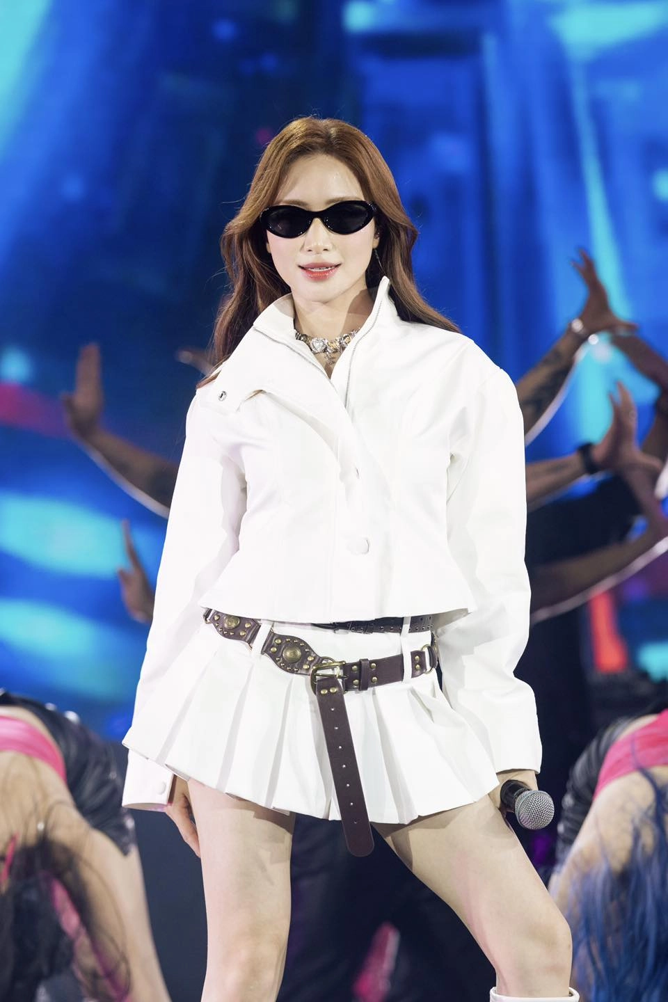 Hòa Minzy bao nhiêu tuổi, cô 30 tuổi năm 2025