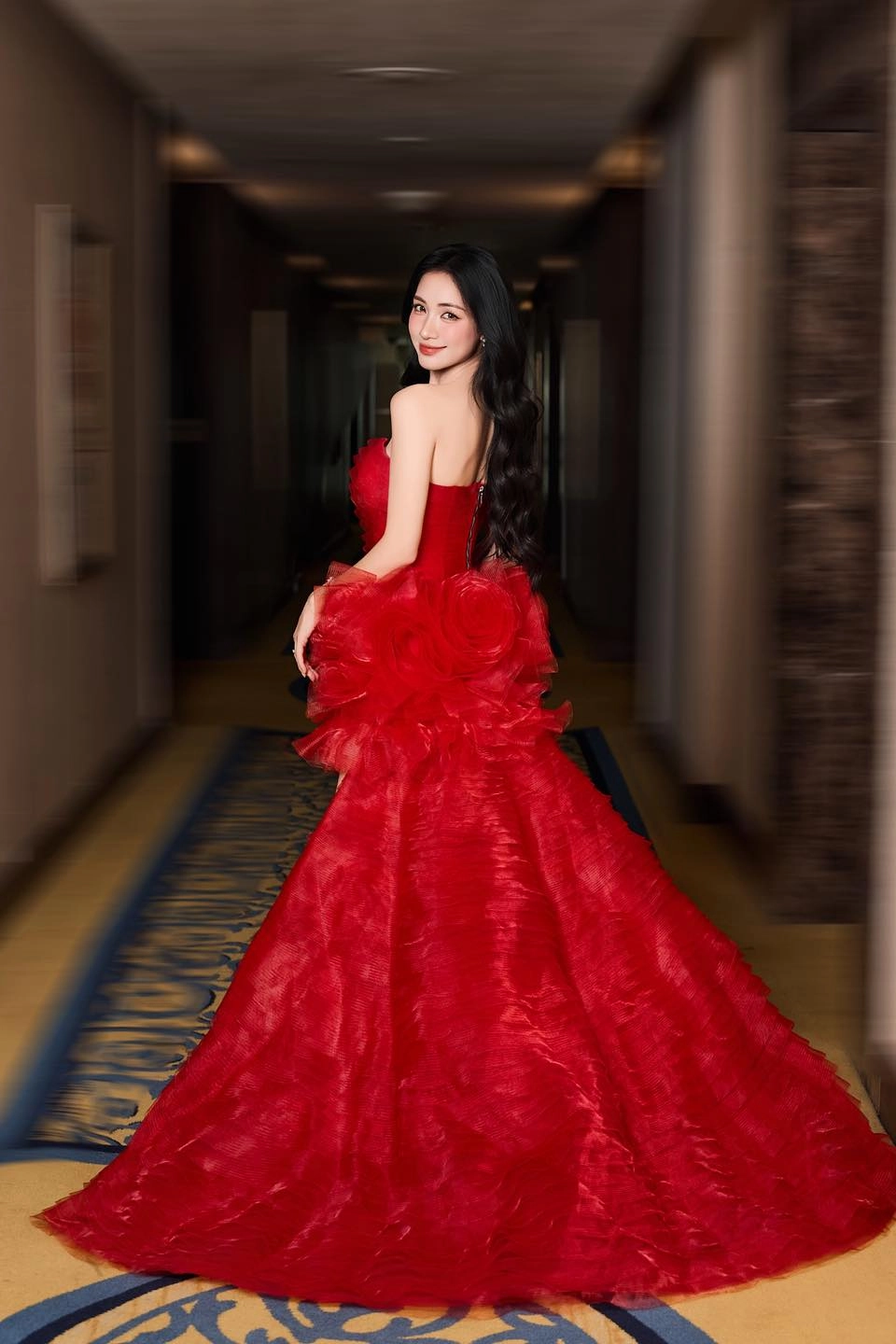 Hòa Minzy là ai, cô là nữ ca sĩ nổi tiếng của Vpop