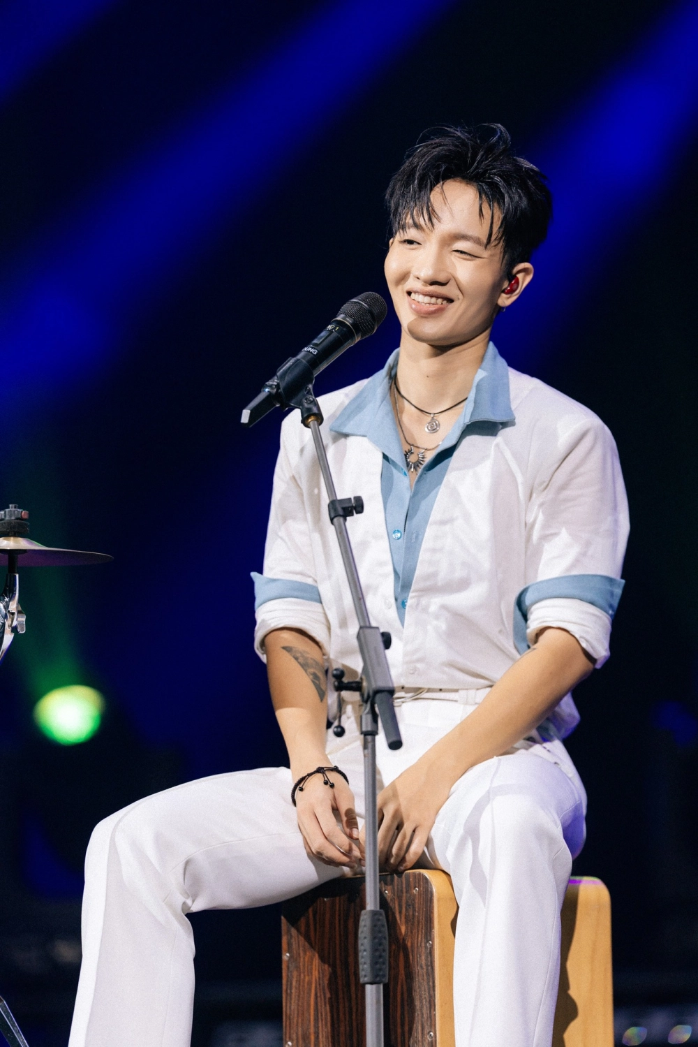 Ca sĩ Hoàng Dũng chinh phục khán giả bằng giọng hát ấm áp