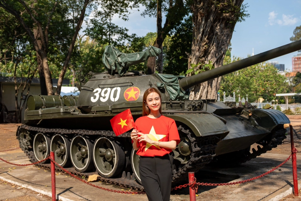 Hoàng Thùy Linh sinh năm 1988 tại Hà Nội Việt Nam