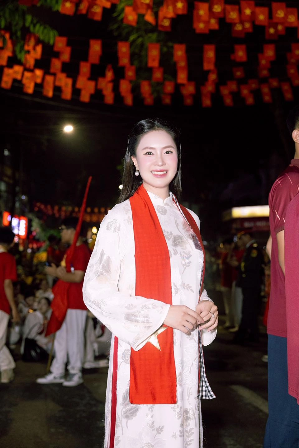 Diễn viên Hồng Diễm nổi bật với nét đẹp dịu dàng