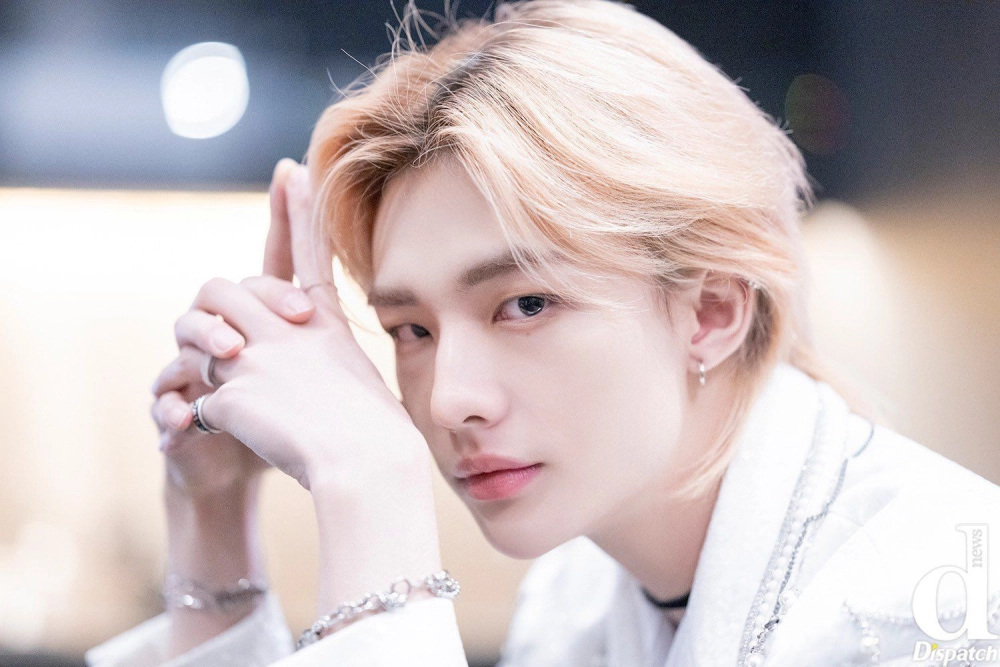 Hyunjin Stray Kids Versace khiến fan ấn tượng với gu thời trang