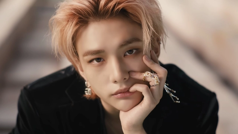 Ảnh Hyunjin Stray Kids lan tỏa sức hút từ mọi góc nhìn