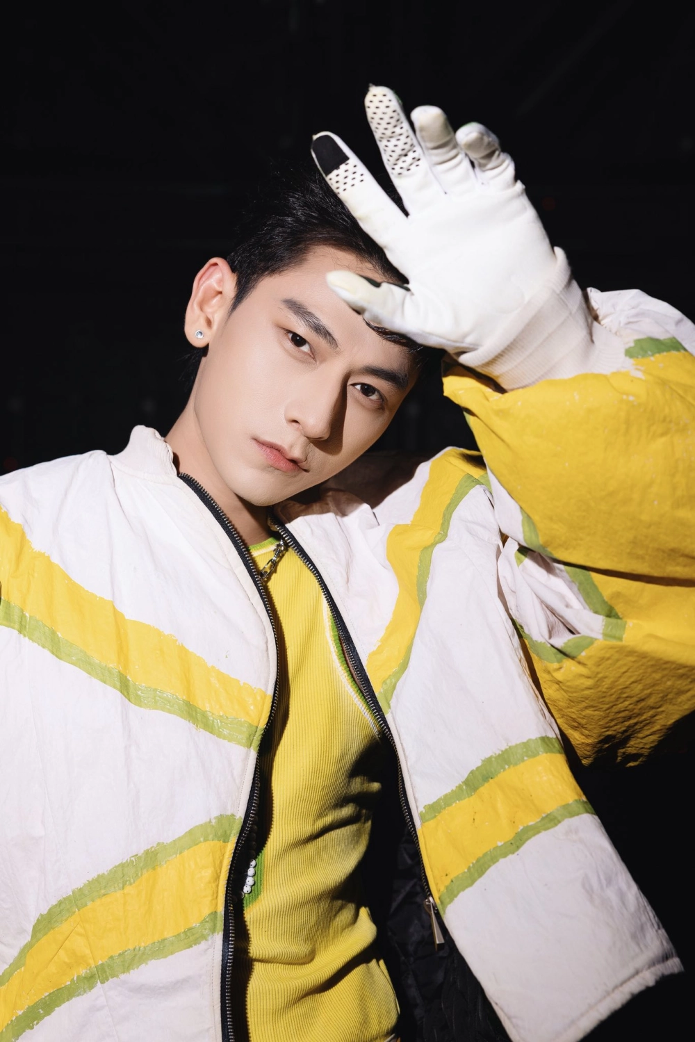 Isaac đóng phim đa dạng từ hành động đến tình cảm