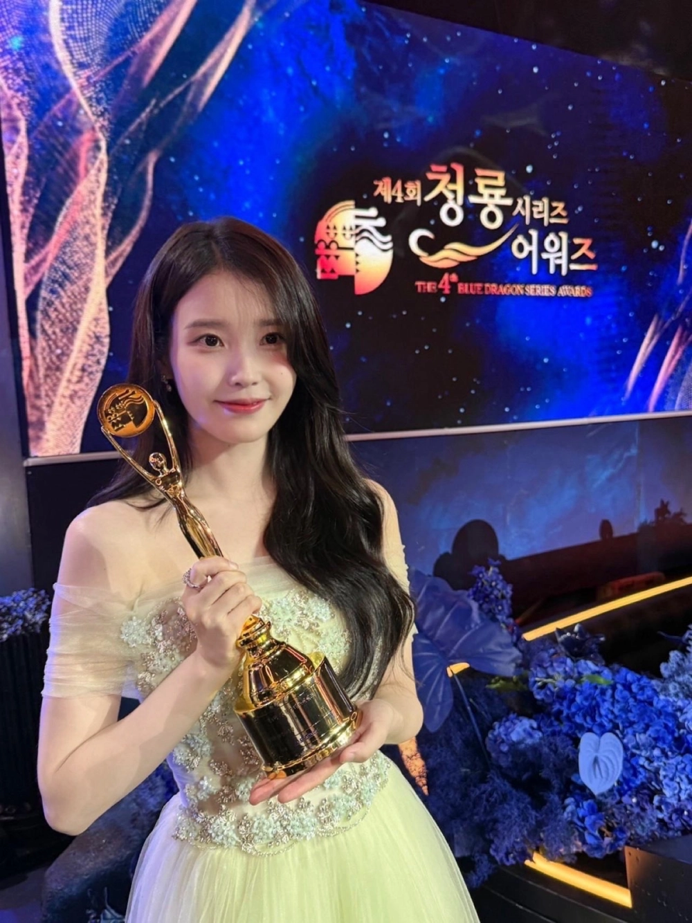 IU và Lee Jong Suk cặp đôi được quan tâm đặc biệt