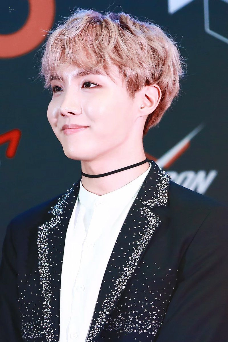 J Hope BTS smile nụ cười rạng rỡ truyền cảm hứng tích cực