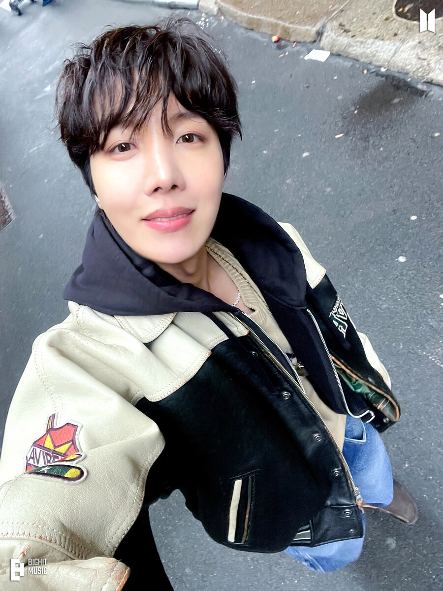 J Hope BTS age anh sinh năm 1994 hiện 31 tuổi