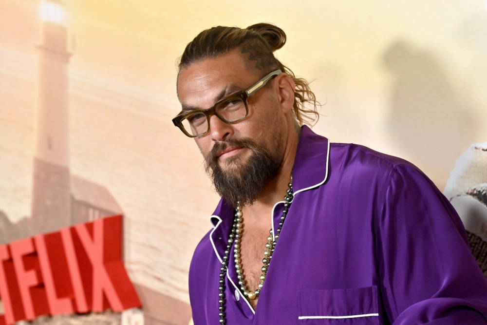 Baywatch Jason Momoa trở lại rầm rộ khiến fan bùng nổ tìm kiếm