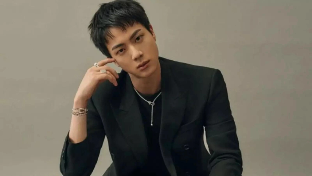Jin BTS bao nhiêu tuổi anh hiện 33 tuổi với sự nghiệp rực rỡ