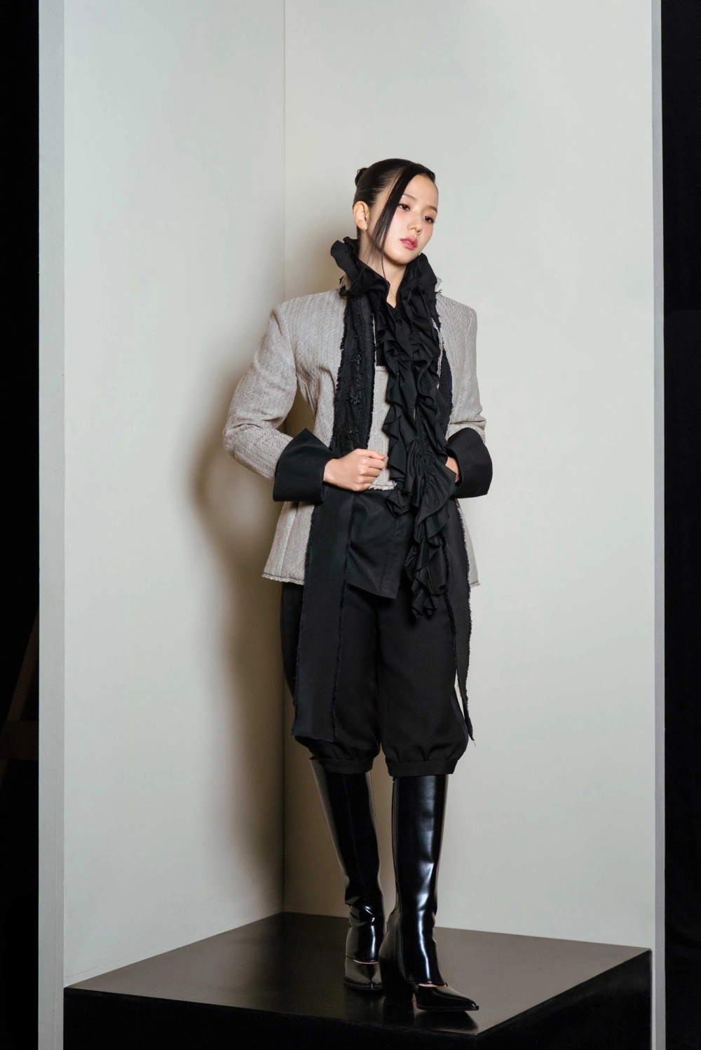 Các bài hát trong Jisoo mang phong cách ngọt ngào và cuốn hút